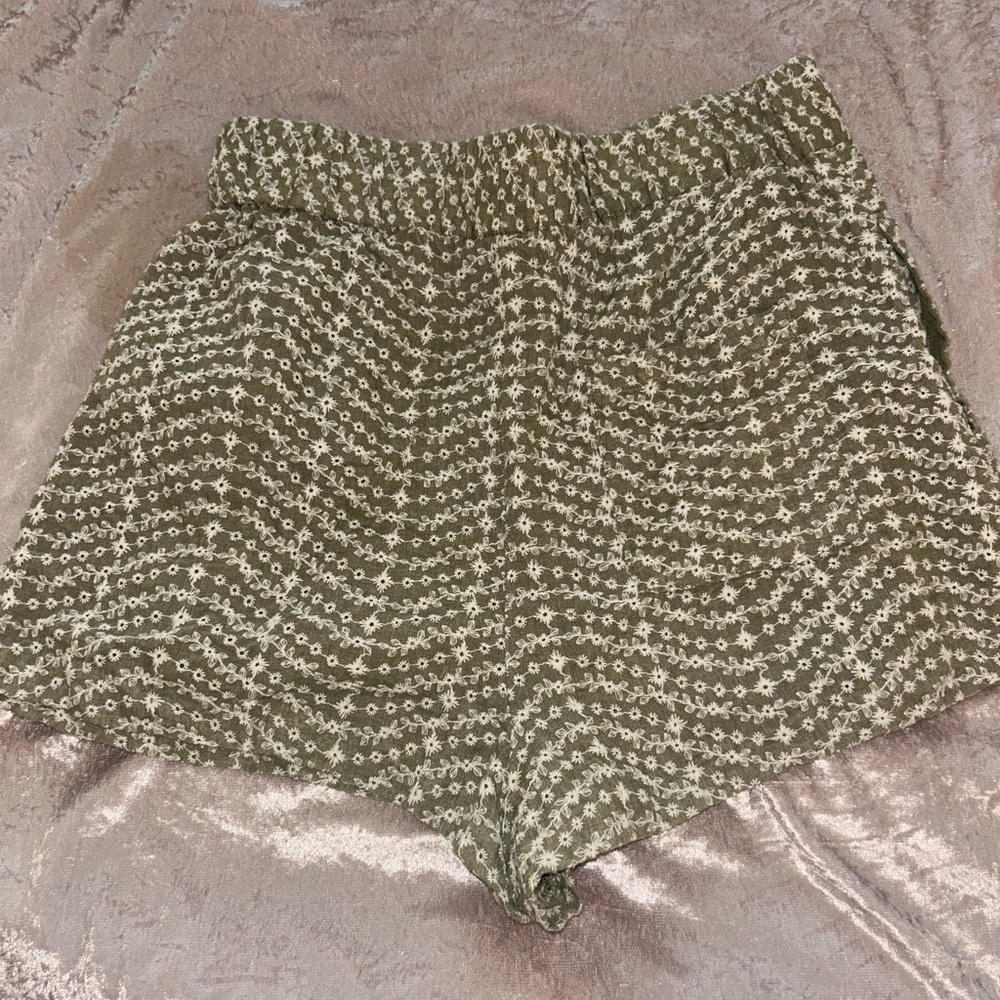 Olive Patterned Women's Shorts - Picture 2 of 2